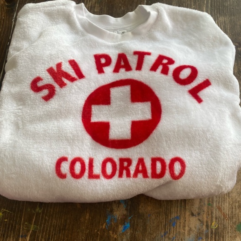 SUPER soft ski patrol Colorado crew neck sweatshirt ⛷️ Cozy Comfy & Cute!See pic